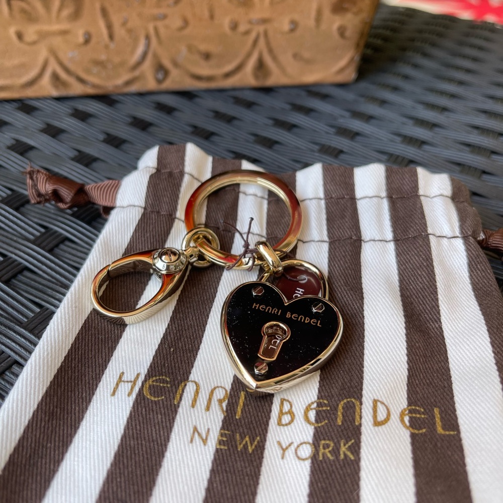 NWT Henri Bendel Heart Lock Keychain Reversible